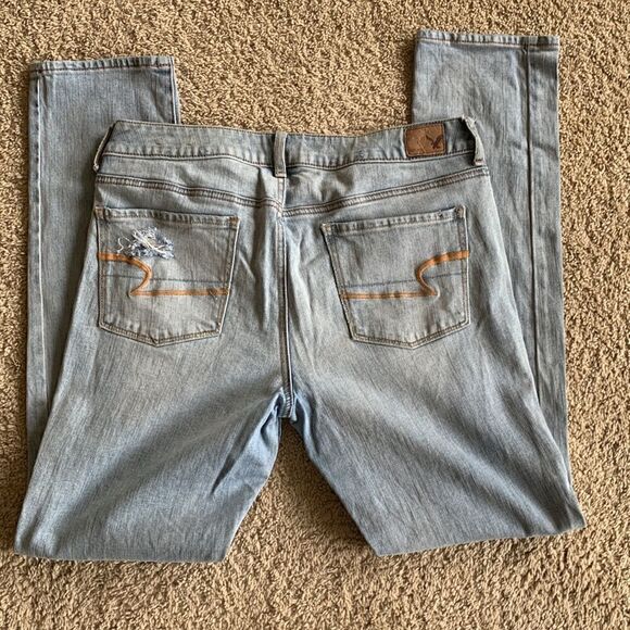 Light Wash American Eagle distressed distressed jeans size 10 - Picture 3 of 9